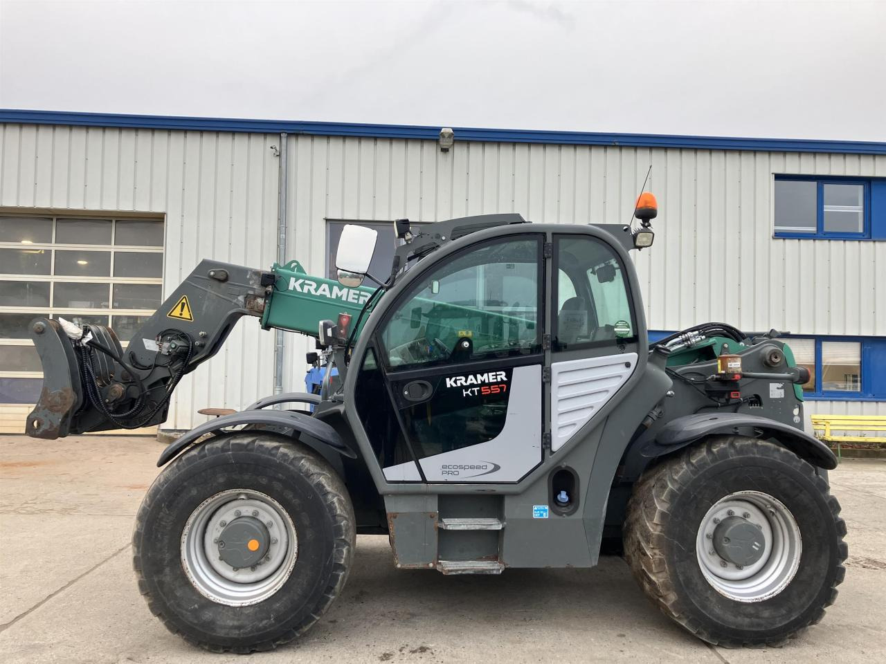 Kramer KT557 - Teleskopiskais iekrāvējs: foto 2 Kramer KT557 - Teleskopiskais iekrāvējs: foto 2