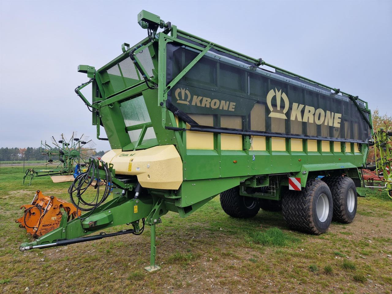 Krone GX 440 - Lauksaimniecības piekabe-pašizgāzējs: foto 2 Krone GX 440 - Lauksaimniecības piekabe-pašizgāzējs: foto 2
