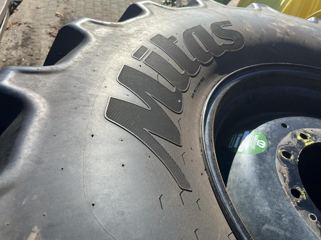 Mitas 600/70R30 - Riepa - Lauksaimniecības tehnika: foto 3 Mitas 600/70R30 - Riepa - Lauksaimniecības tehnika: foto 3