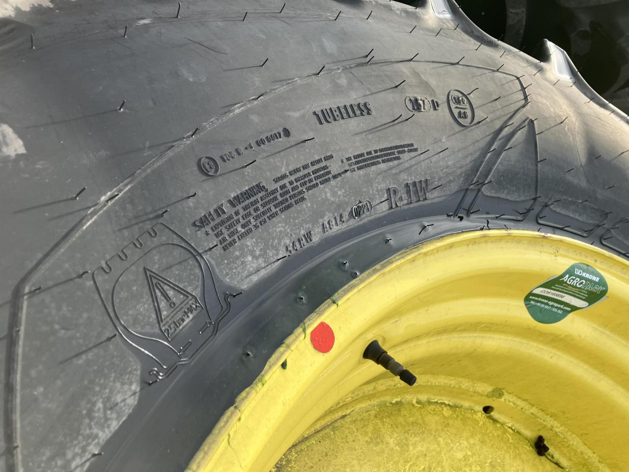 Mitas 650/65R38 - Riepa - Lauksaimniecības tehnika: foto 5 Mitas 650/65R38 - Riepa - Lauksaimniecības tehnika: foto 5