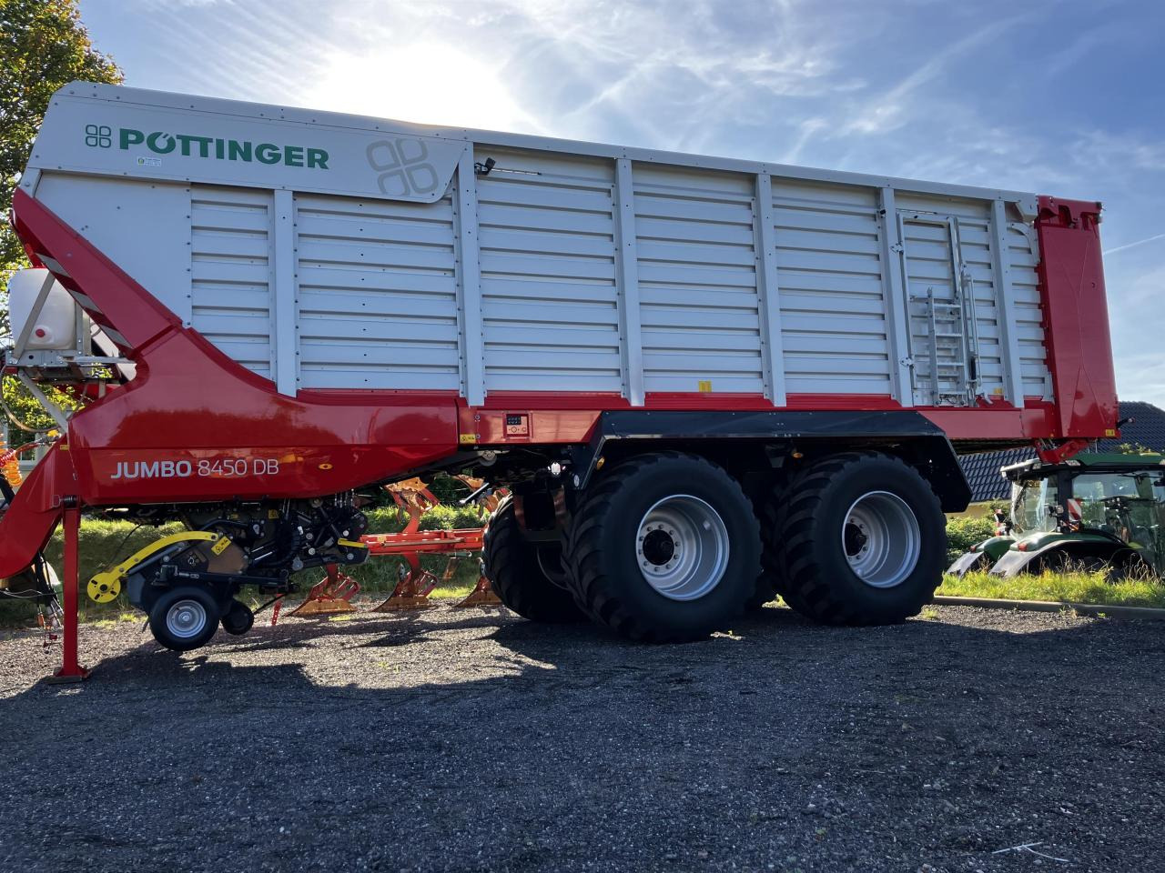 Pöttinger Jumbo 8450 DB - Savācējpiekabe: foto 1 Pöttinger Jumbo 8450 DB - Savācējpiekabe: foto 1