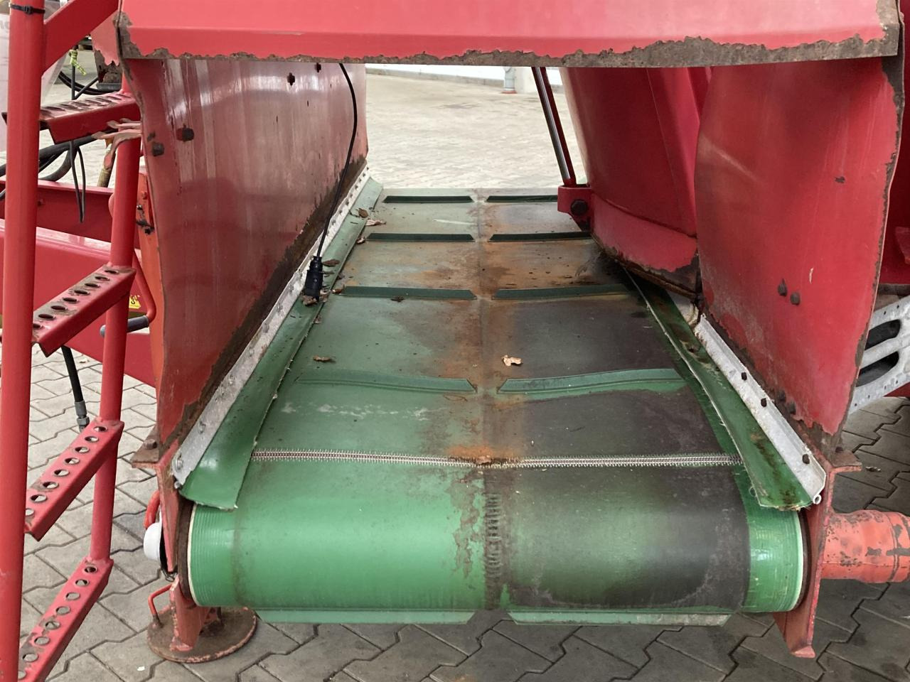 Trioliet Solomix 1 VL 1000 - Lopbarības mikseris: foto 2 Trioliet Solomix 1 VL 1000 - Lopbarības mikseris: foto 2