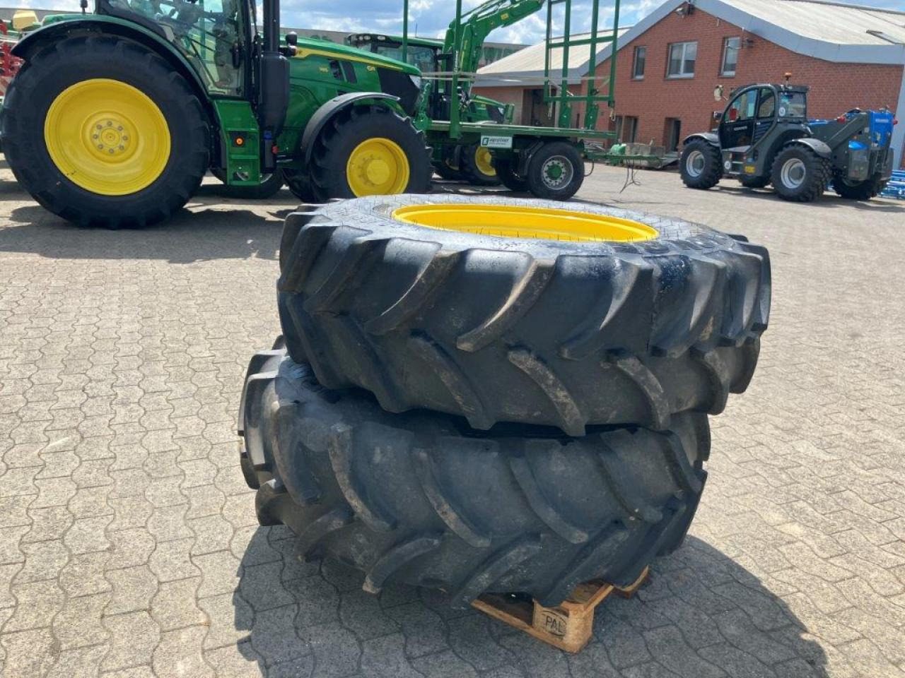 Vredestein 420/85R30 - Riepa - Lauksaimniecības tehnika: foto 3 Vredestein 420/85R30 - Riepa - Lauksaimniecības tehnika: foto 3