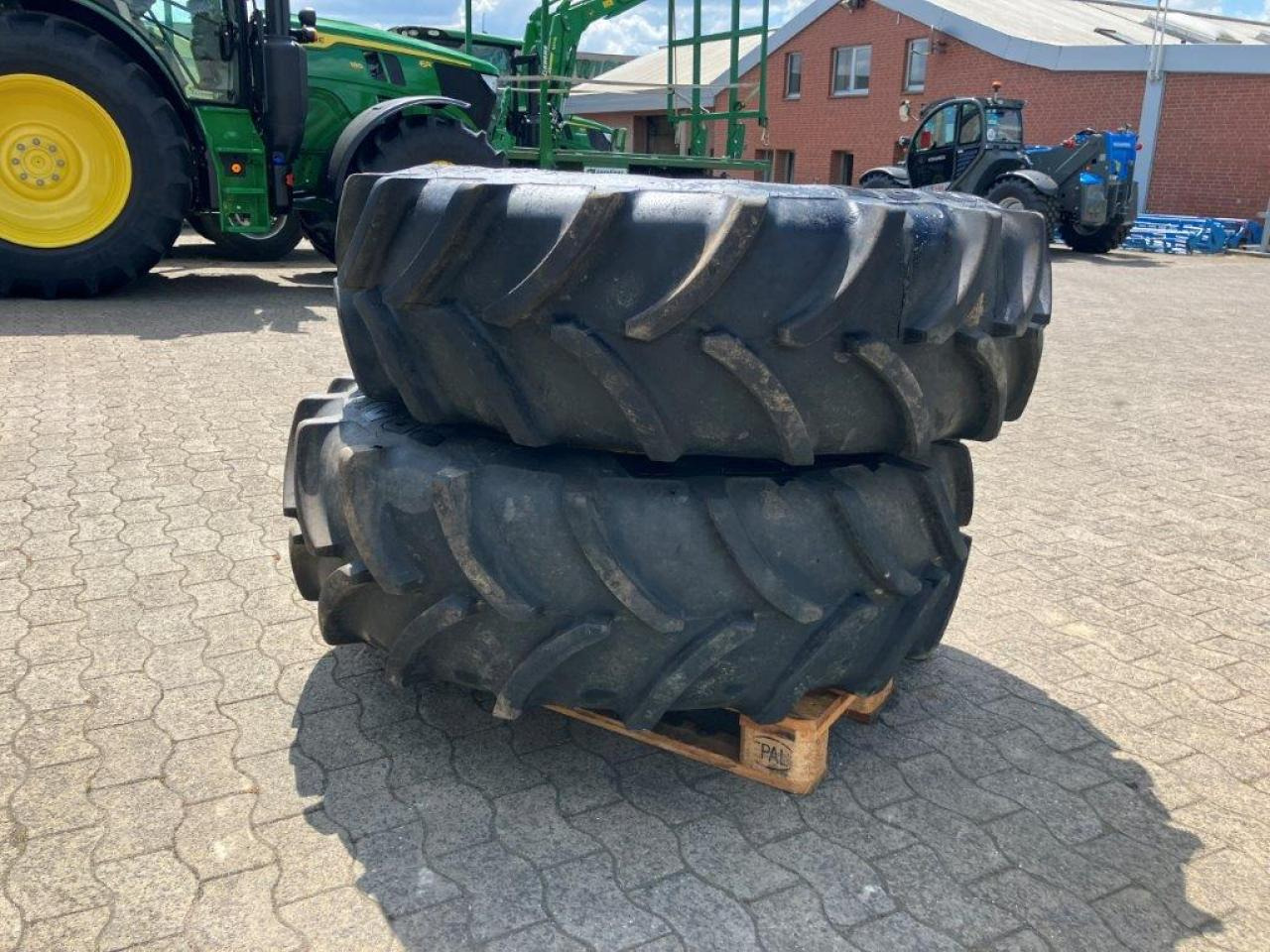 Vredestein 420/85R30 - Riepa - Lauksaimniecības tehnika: foto 4 Vredestein 420/85R30 - Riepa - Lauksaimniecības tehnika: foto 4