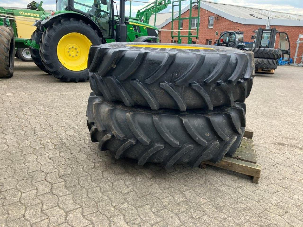 Vredestein 520/8R42 - Riepa - Lauksaimniecības tehnika: foto 3 Vredestein 520/8R42 - Riepa - Lauksaimniecības tehnika: foto 3