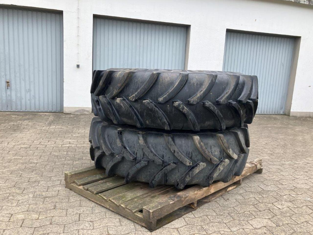 Vredestein 520/8R42 - Riepa - Lauksaimniecības tehnika: foto 1 Vredestein 520/8R42 - Riepa - Lauksaimniecības tehnika: foto 1