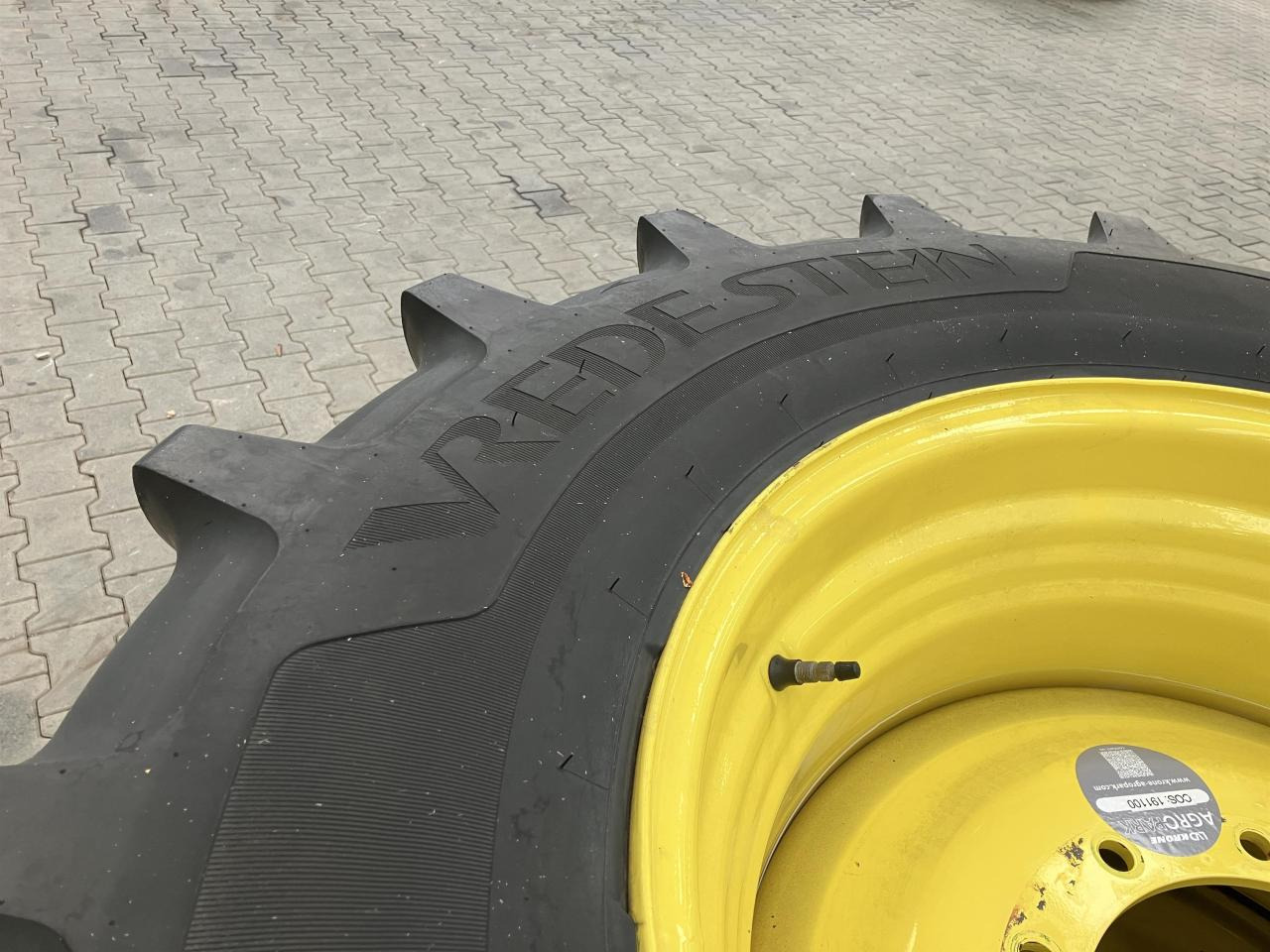 Vredestein 540/65R30 - Riepa - Lauksaimniecības tehnika: foto 4 Vredestein 540/65R30 - Riepa - Lauksaimniecības tehnika: foto 4