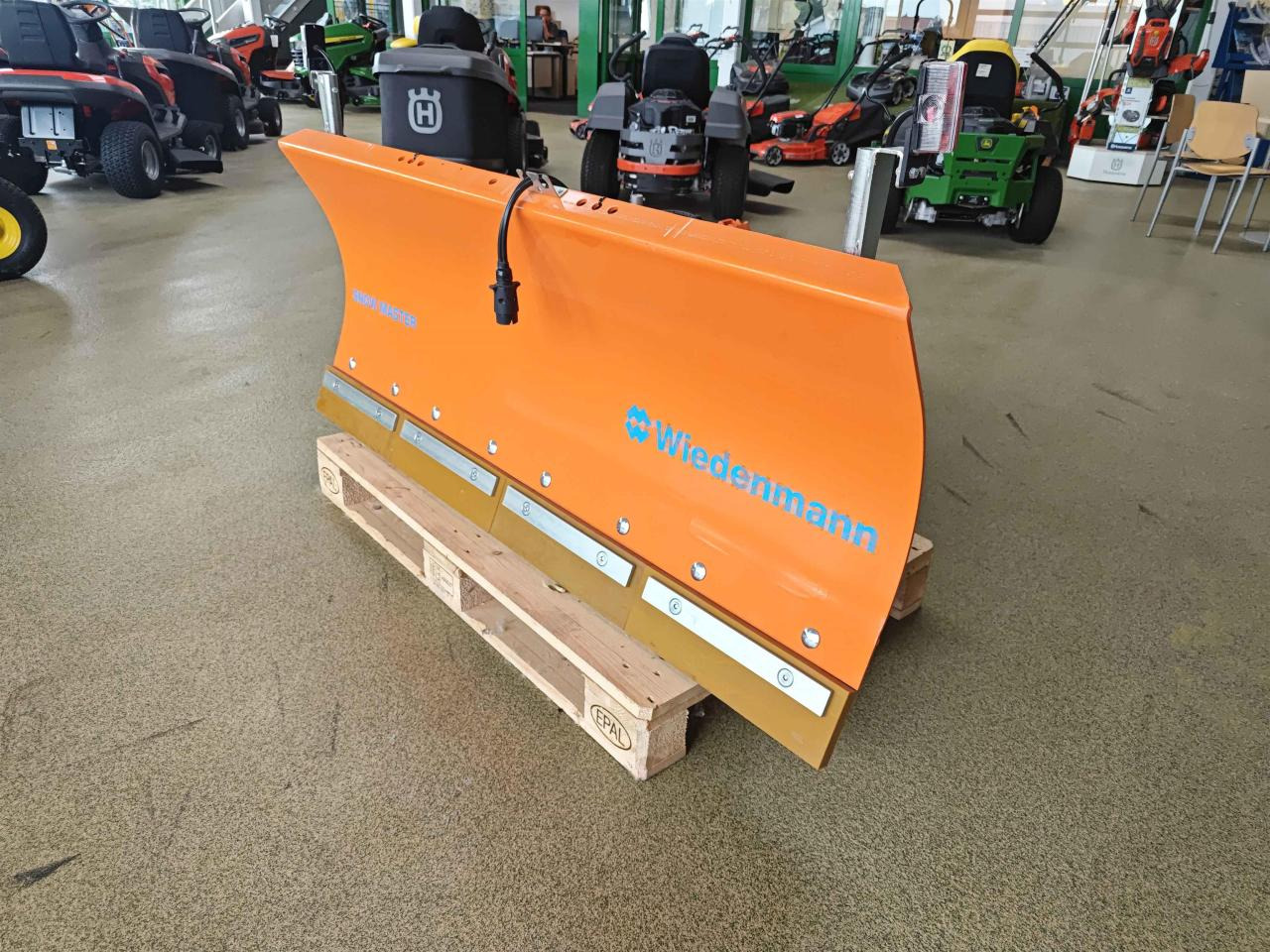 Wiedenmann Snow Master 3809 - Vērstuve: foto 1 Wiedenmann Snow Master 3809 - Vērstuve: foto 1