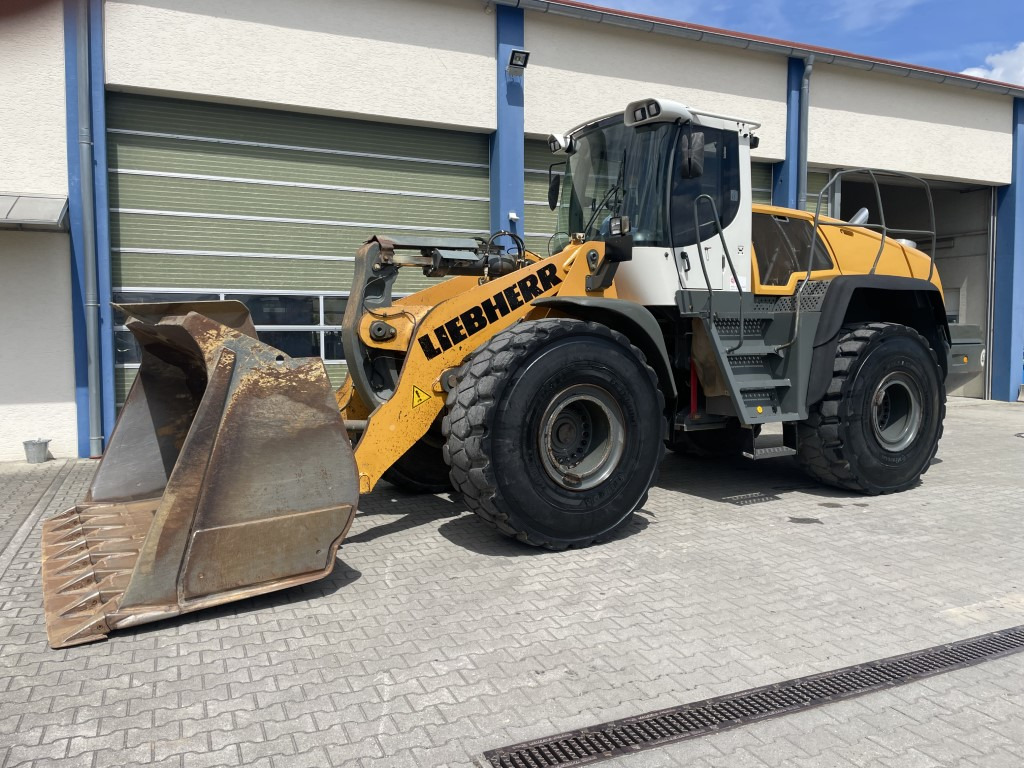 Liebherr L 576 - Riteņu iekrāvējs: foto 1 Liebherr L 576 - Riteņu iekrāvējs: foto 1