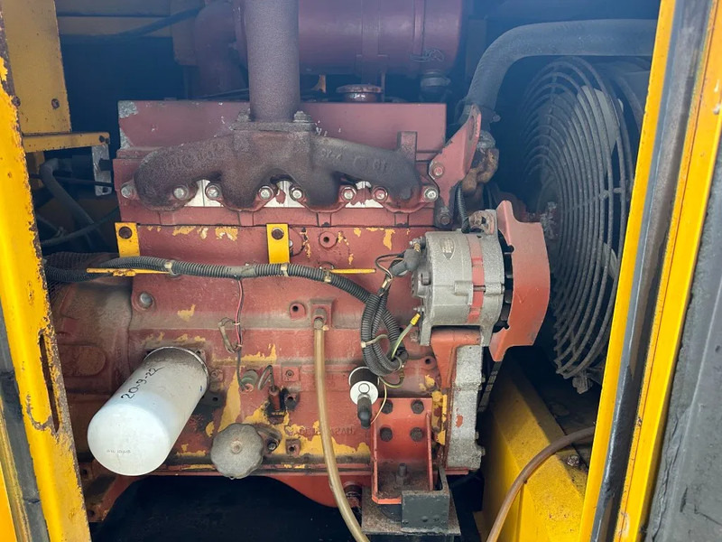 Atlas-Copco Komatsu 40 kVA Silent generatorset - Elektroģenerators: foto 5 Atlas-Copco Komatsu 40 kVA Silent generatorset - Elektroģenerators: foto 5