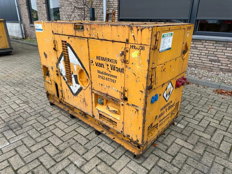 Atlas-Copco Komatsu 40 kVA Silent generatorset - Elektroģenerators: foto 4 Atlas-Copco Komatsu 40 kVA Silent generatorset - Elektroģenerators: foto 4