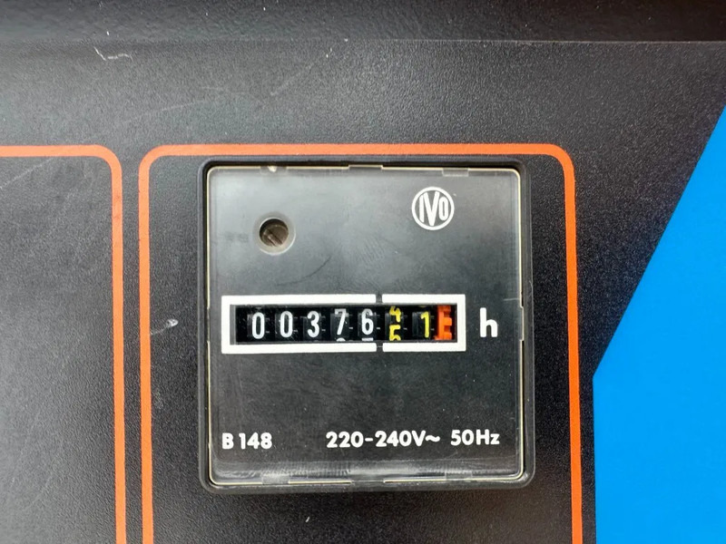 Cummins SDMO Leroy Somer 135 kVA Silent noodstrom generatorset as New ! 376 hours ! - Elektroģenerators: foto 5 Cummins SDMO Leroy Somer 135 kVA Silent noodstrom generatorset as New ! 376 hours ! - Elektroģenerators: foto 5
