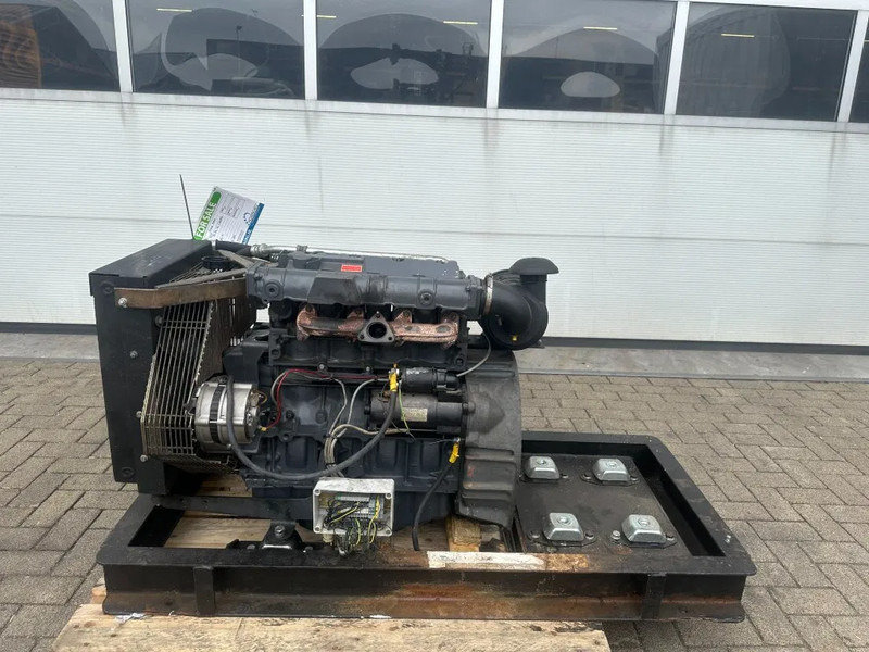 Deutz F4M 2011 Diesel motor 30 kW 39 PK bij 1500 rpm as New ! - Dzinējs - Iekraušanas tehnika: foto 3 Deutz F4M 2011 Diesel motor 30 kW 39 PK bij 1500 rpm as New ! - Dzinējs - Iekraušanas tehnika: foto 3