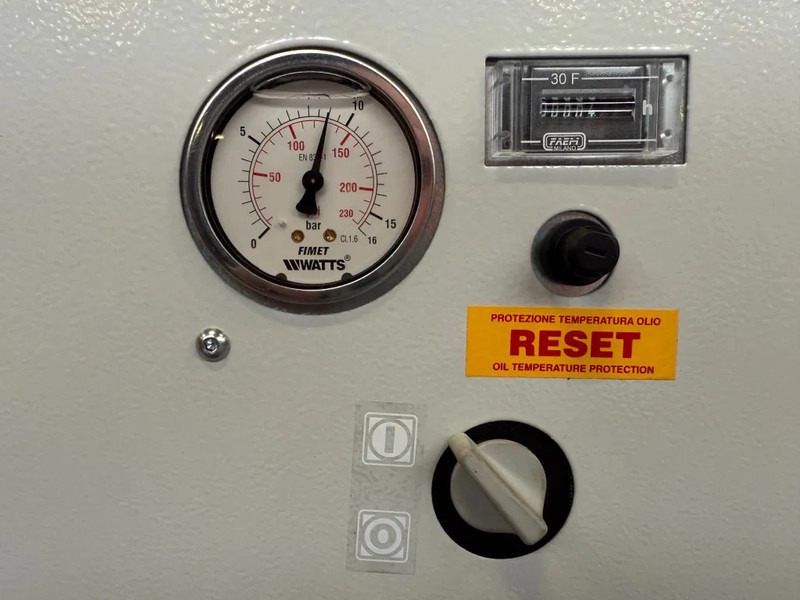 Fiac LS 8 - 200 Elektrische Schroefcompressor 6 kW 736 L / min 10 Bar New ! Overstock ! - Gaisa kompresors: foto 4 Fiac LS 8 - 200 Elektrische Schroefcompressor 6 kW 736 L / min 10 Bar New ! Overstock ! - Gaisa kompresors: foto 4