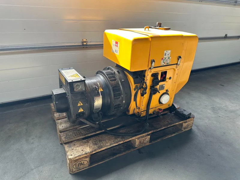 Hatz 2L41C Stamford 17.5 kVA Silentpack generatorset - Elektroģenerators: foto 3 Hatz 2L41C Stamford 17.5 kVA Silentpack generatorset - Elektroģenerators: foto 3