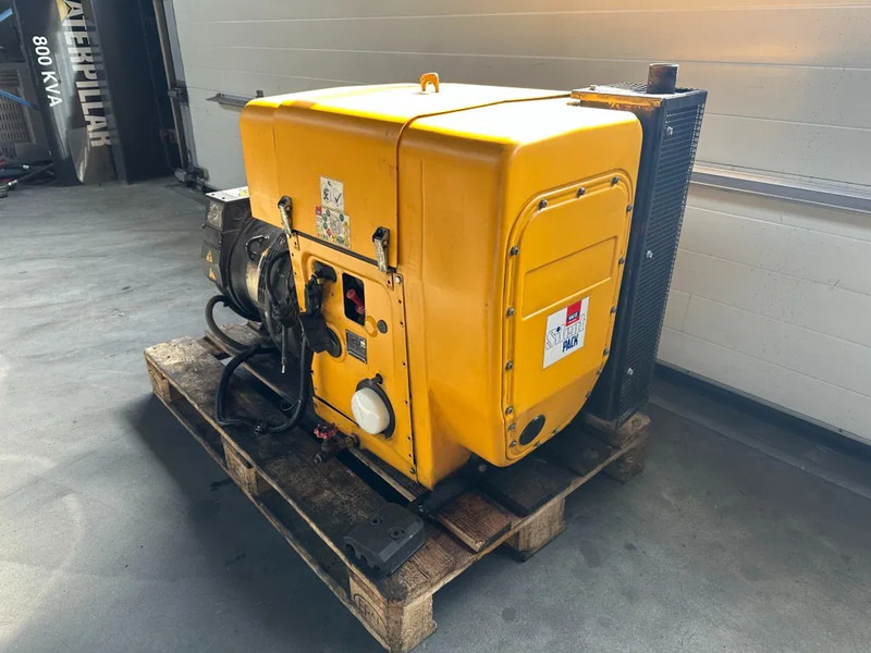 Hatz 2L41C Stamford 17.5 kVA Silentpack generatorset - Elektroģenerators: foto 5 Hatz 2L41C Stamford 17.5 kVA Silentpack generatorset - Elektroģenerators: foto 5