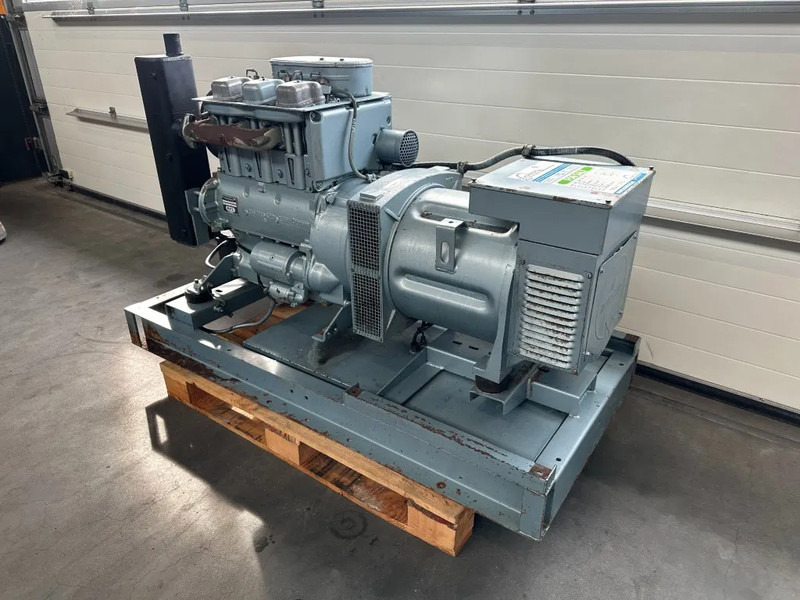 Hatz 3M40L Mecc Alte Spa 40 kVA generatorset ex Emergency ! 22 hours ! - Elektroģenerators: foto 4 Hatz 3M40L Mecc Alte Spa 40 kVA generatorset ex Emergency ! 22 hours ! - Elektroģenerators: foto 4