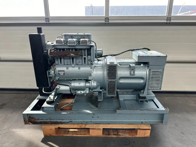 Hatz 3M40L Mecc Alte Spa 40 kVA generatorset ex Emergency ! 22 hours ! - Elektroģenerators: foto 1 Hatz 3M40L Mecc Alte Spa 40 kVA generatorset ex Emergency ! 22 hours ! - Elektroģenerators: foto 1