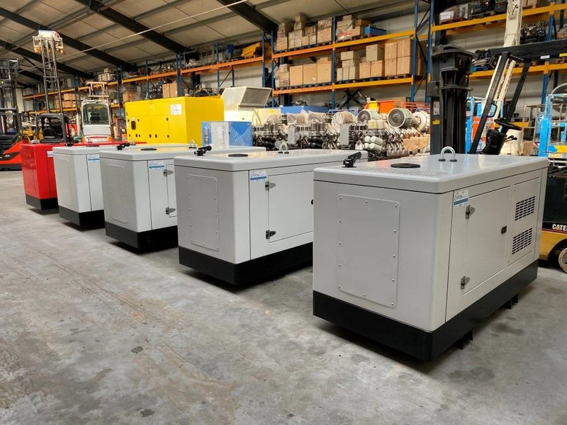 Himoinsa HYW-17 Yanmar Stamford 19 kVA Supersilent Stage 5 Generatorset Nieuw ! - Elektroģenerators: foto 2 Himoinsa HYW-17 Yanmar Stamford 19 kVA Supersilent Stage 5 Generatorset Nieuw ! - Elektroģenerators: foto 2