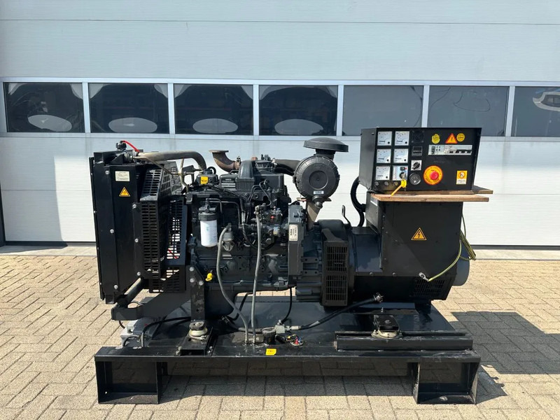 Himoinsa Iveco FPT NEF 45 Stamford 60 kVA noodstroom generatorset - Elektroģenerators: foto 1 Himoinsa Iveco FPT NEF 45 Stamford 60 kVA noodstroom generatorset - Elektroģenerators: foto 1