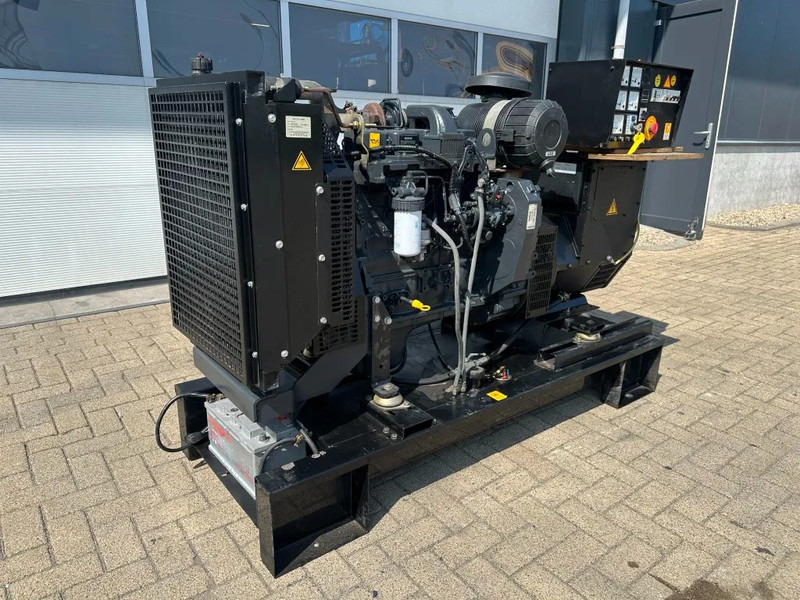 Himoinsa Iveco FPT NEF 45 Stamford 60 kVA noodstroom generatorset - Elektroģenerators: foto 4 Himoinsa Iveco FPT NEF 45 Stamford 60 kVA noodstroom generatorset - Elektroģenerators: foto 4