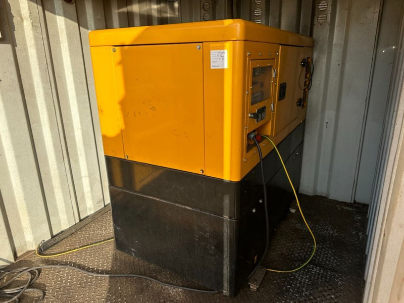 Himoinsa Lombardini LDW 1003 Mecc Alte Spa 9 kVA Supersilent generatorset in 8 ft container - Elektroģenerators: foto 4 Himoinsa Lombardini LDW 1003 Mecc Alte Spa 9 kVA Supersilent generatorset in 8 ft container - Elektroģenerators: foto 4