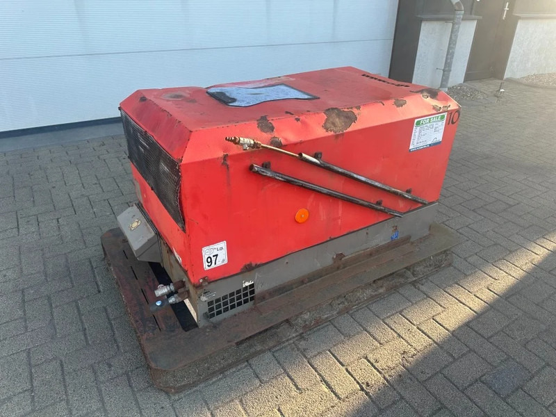 Ingersoll Rand 720 R1051SF Kubota D1005 Diesel Compressor 2000 L / min 17.5 kW 8.6 Bar - Gaisa kompresors: foto 2 Ingersoll Rand 720 R1051SF Kubota D1005 Diesel Compressor 2000 L / min 17.5 kW 8.6 Bar - Gaisa kompresors: foto 2