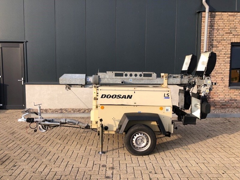 Ingersoll Rand Kubota LT6KA 9 meter light tower generator - Apgaismojuma stabs: foto 4 Ingersoll Rand Kubota LT6KA 9 meter light tower generator - Apgaismojuma stabs: foto 4