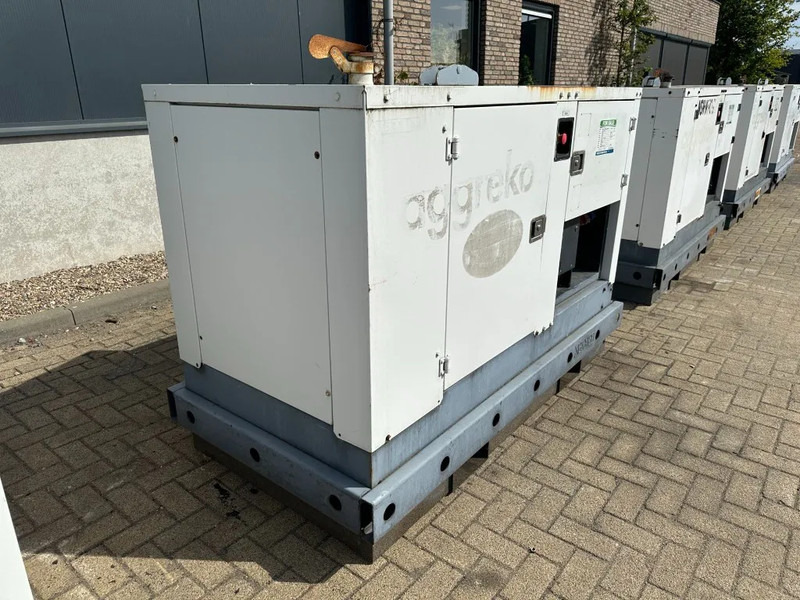 Iveco FPT F32 AM1A Leroy Somer 32 kVA Silent generatorset 216 hours ! - Elektroģenerators: foto 4 Iveco FPT F32 AM1A Leroy Somer 32 kVA Silent generatorset 216 hours ! - Elektroģenerators: foto 4
