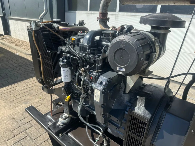 Iveco FPT NEF45 SM1A.A007 Himoinsa Stamford 66 kVA generatorset - Elektroģenerators: foto 3 Iveco FPT NEF45 SM1A.A007 Himoinsa Stamford 66 kVA generatorset - Elektroģenerators: foto 3