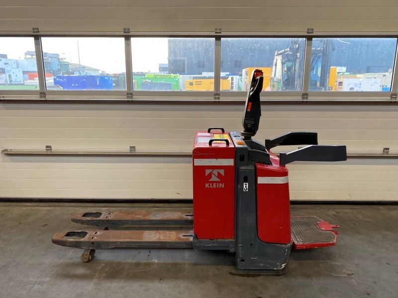 Jungheinrich ERE 20 2 ton Elektrische Pallet truck meerijder - Rokas palešu ratiņi: foto 1 Jungheinrich ERE 20 2 ton Elektrische Pallet truck meerijder - Rokas palešu ratiņi: foto 1