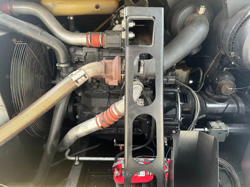 Gaisa kompresors Kaeser M122 Deutz 11.1 m3 / min 10 Bar 83 kW Mobiele Diesel Compressor: foto 6