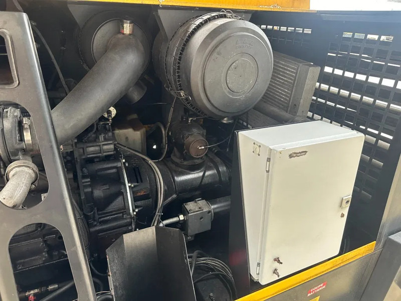Gaisa kompresors Kaeser M122 Deutz 11.1 m3 / min 10 Bar 83 kW Mobiele Diesel Compressor: foto 12