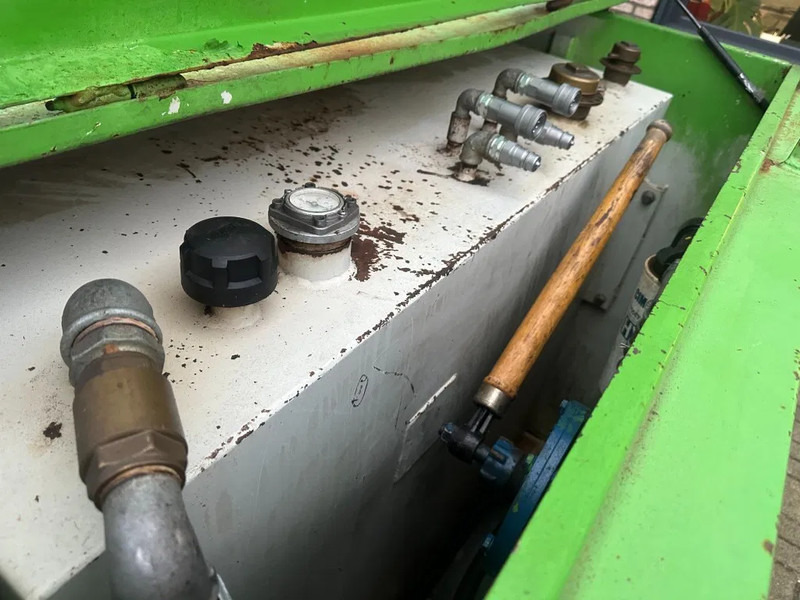Kiwa IBC Steenbergen 2000 liter Dieseltank met handpomp Milieutank - Uzglabāšanas tvertne: foto 4 Kiwa IBC Steenbergen 2000 liter Dieseltank met handpomp Milieutank - Uzglabāšanas tvertne: foto 4