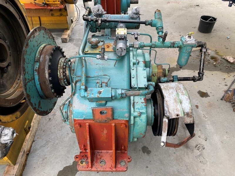 Lohmann & Stolterfoht GUS 355 A Gearbox 565 PK Ratio 3 : 1 Marine Keerkoppeling - Dzinējs: foto 1 Lohmann & Stolterfoht GUS 355 A Gearbox 565 PK Ratio 3 : 1 Marine Keerkoppeling - Dzinējs: foto 1