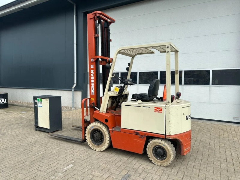 Nissan 2.5 ton Duplex Elektra Heftruck 5 meter hefhoogte - Elektroiekrāvējs: foto 4 Nissan 2.5 ton Duplex Elektra Heftruck 5 meter hefhoogte - Elektroiekrāvējs: foto 4