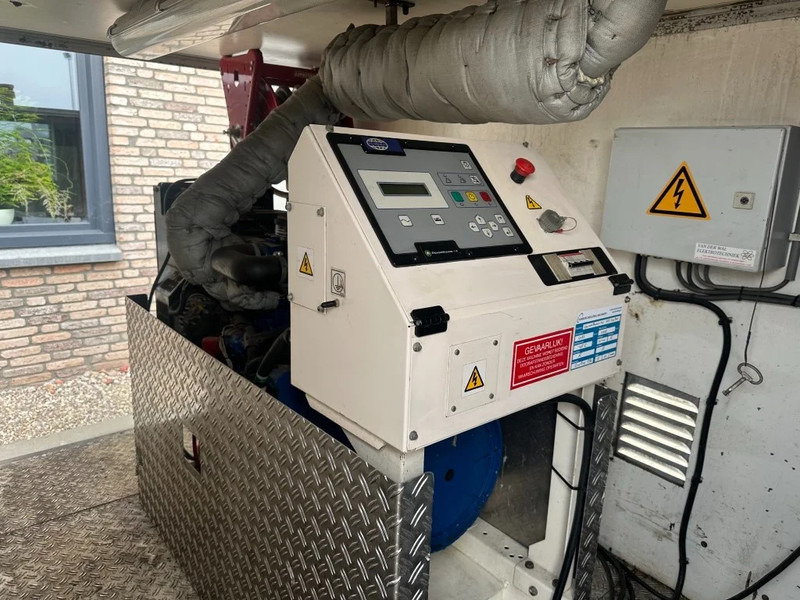 Perkins DIBO IBH-M 20015 Hogedruk unit 200 Bar 1500 L / min Mobiele Aanhanger 12.5 kVA aggregaat - Augstspiediena mazgātājs: foto 3 Perkins DIBO IBH-M 20015 Hogedruk unit 200 Bar 1500 L / min Mobiele Aanhanger 12.5 kVA aggregaat - Augstspiediena mazgātājs: foto 3