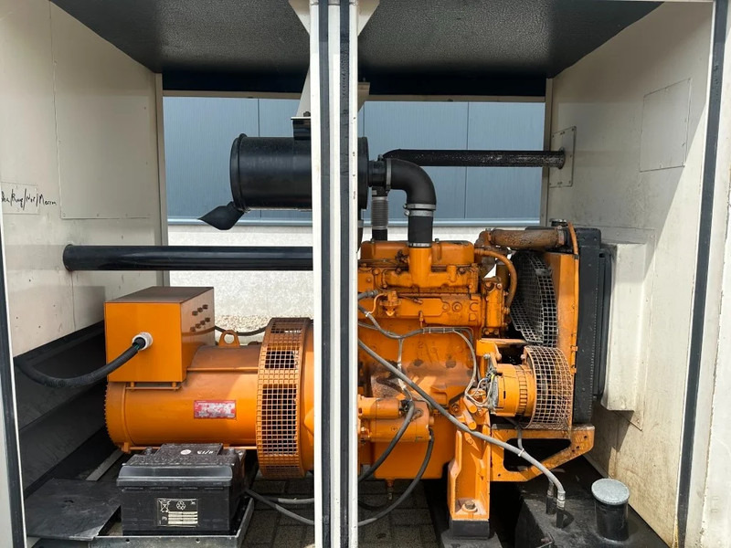 Perkins Leroy Somer 26 kVA Silent generatorset ex Emergency ! 1096 hours - Elektroģenerators: foto 3 Perkins Leroy Somer 26 kVA Silent generatorset ex Emergency ! 1096 hours - Elektroģenerators: foto 3