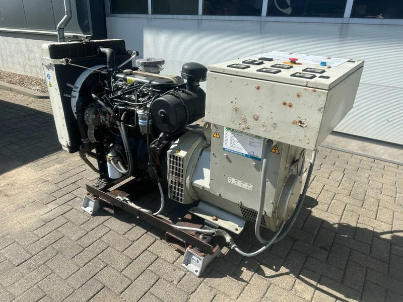 Perkins T4.236 Stamford 60 kVA generatorset 645 hours ! - Elektroģenerators: foto 2 Perkins T4.236 Stamford 60 kVA generatorset 645 hours ! - Elektroģenerators: foto 2