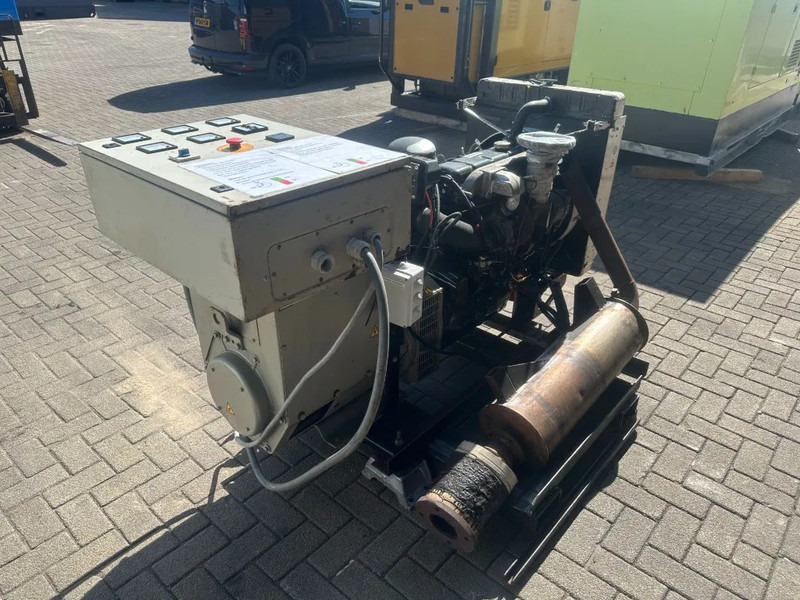 Perkins T4.236 Stamford 60 kVA generatorset 645 hours ! - Elektroģenerators: foto 3 Perkins T4.236 Stamford 60 kVA generatorset 645 hours ! - Elektroģenerators: foto 3