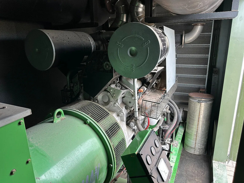 SDMO Detroit Leroy Somer 800 kVA Silent generatorset in 20 ft container 1639 hours ! - Elektroģenerators: foto 4 SDMO Detroit Leroy Somer 800 kVA Silent generatorset in 20 ft container 1639 hours ! - Elektroģenerators: foto 4