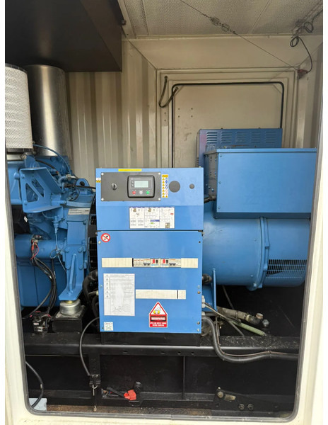 SDMO MTU 12V 2000 Leroy Somer 910 kVA Silent generatorset in 20 ft container - Elektroģenerators: foto 2 SDMO MTU 12V 2000 Leroy Somer 910 kVA Silent generatorset in 20 ft container - Elektroģenerators: foto 2