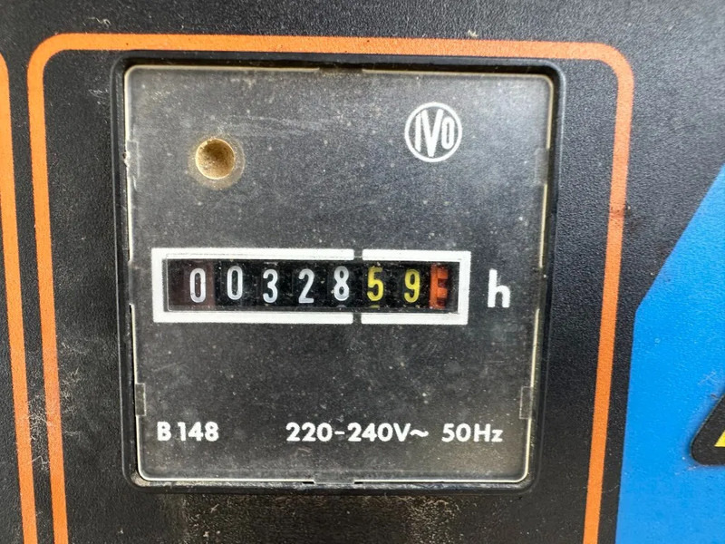 SDMO Yanmar Leroy Somer 50 kVA noodstroom generatorset 328 hours ! - Elektroģenerators: foto 5 SDMO Yanmar Leroy Somer 50 kVA noodstroom generatorset 328 hours ! - Elektroģenerators: foto 5