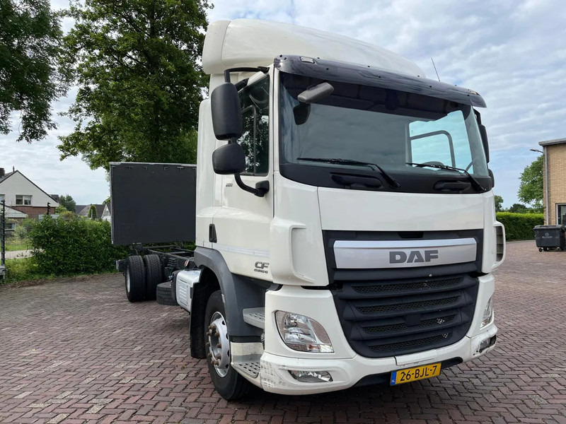 DAF CF 260 CF 260 FA CHASSIS CABINE EURO 6 - Šasija kravas automašīna: foto 4 DAF CF 260 CF 260 FA CHASSIS CABINE EURO 6 - Šasija kravas automašīna: foto 4