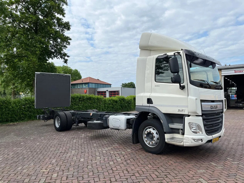 DAF CF 260 CF 260 FA CHASSIS CABINE EURO 6 - Šasija kravas automašīna: foto 5 DAF CF 260 CF 260 FA CHASSIS CABINE EURO 6 - Šasija kravas automašīna: foto 5