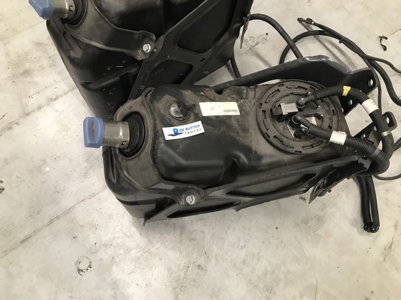 Mercedes-Benz Ad-blue tank met vlotter en steun - Izplūdes sistēma: foto 2 Mercedes-Benz Ad-blue tank met vlotter en steun - Izplūdes sistēma: foto 2