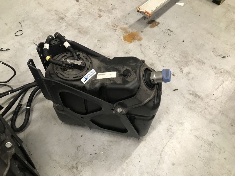 Mercedes-Benz Ad-blue tank met vlotter en steun - Izplūdes sistēma: foto 4 Mercedes-Benz Ad-blue tank met vlotter en steun - Izplūdes sistēma: foto 4