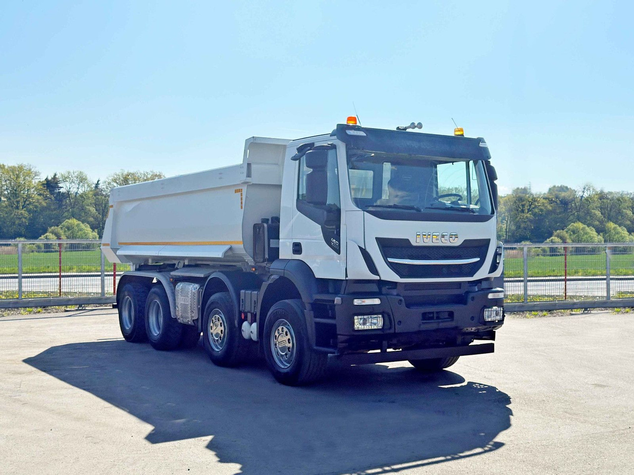 Iveco STRALIS X - WAY 460 * KIPPER * 8x4 * TOPZUSTAND - Kravas automašīna pašizgāzējs: foto 1 Iveco STRALIS X - WAY 460 * KIPPER * 8x4 * TOPZUSTAND - Kravas automašīna pašizgāzējs: foto 1
