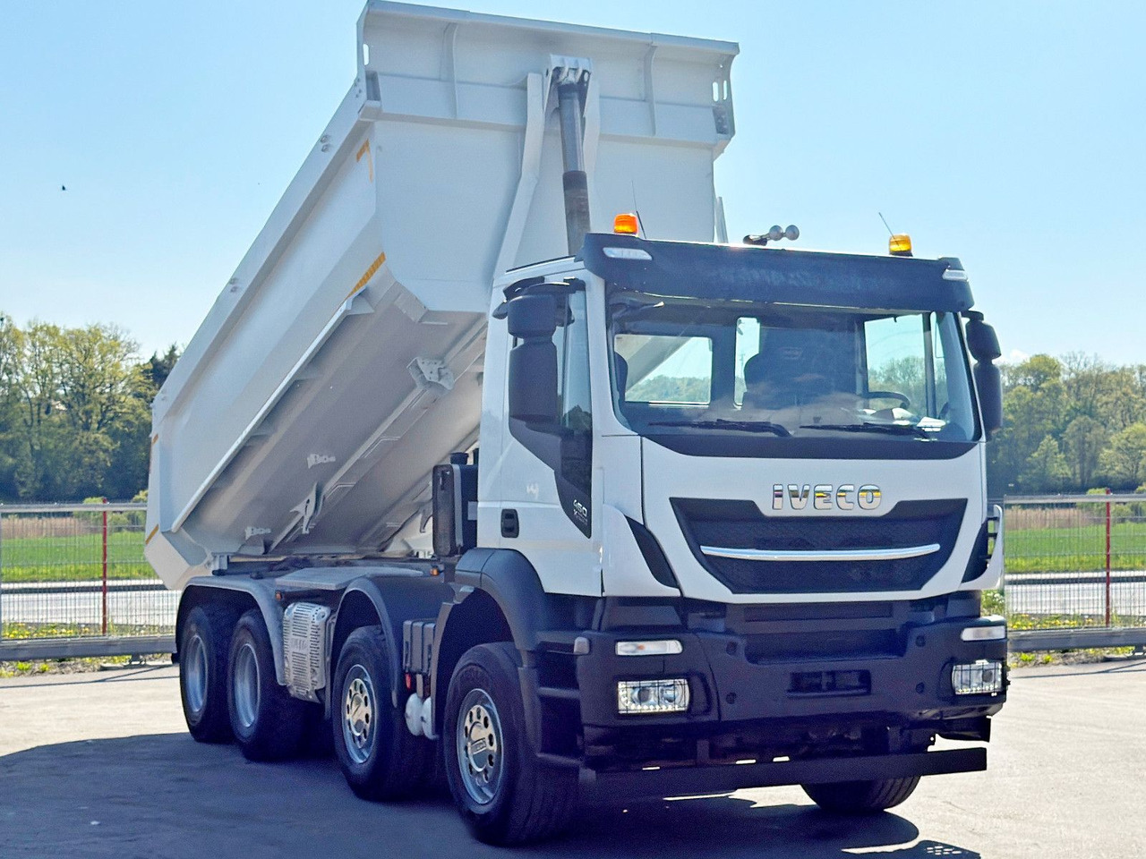 Iveco STRALIS X - WAY 460 * KIPPER * 8x4 * TOPZUSTAND - Kravas automašīna pašizgāzējs: foto 3 Iveco STRALIS X - WAY 460 * KIPPER * 8x4 * TOPZUSTAND - Kravas automašīna pašizgāzējs: foto 3