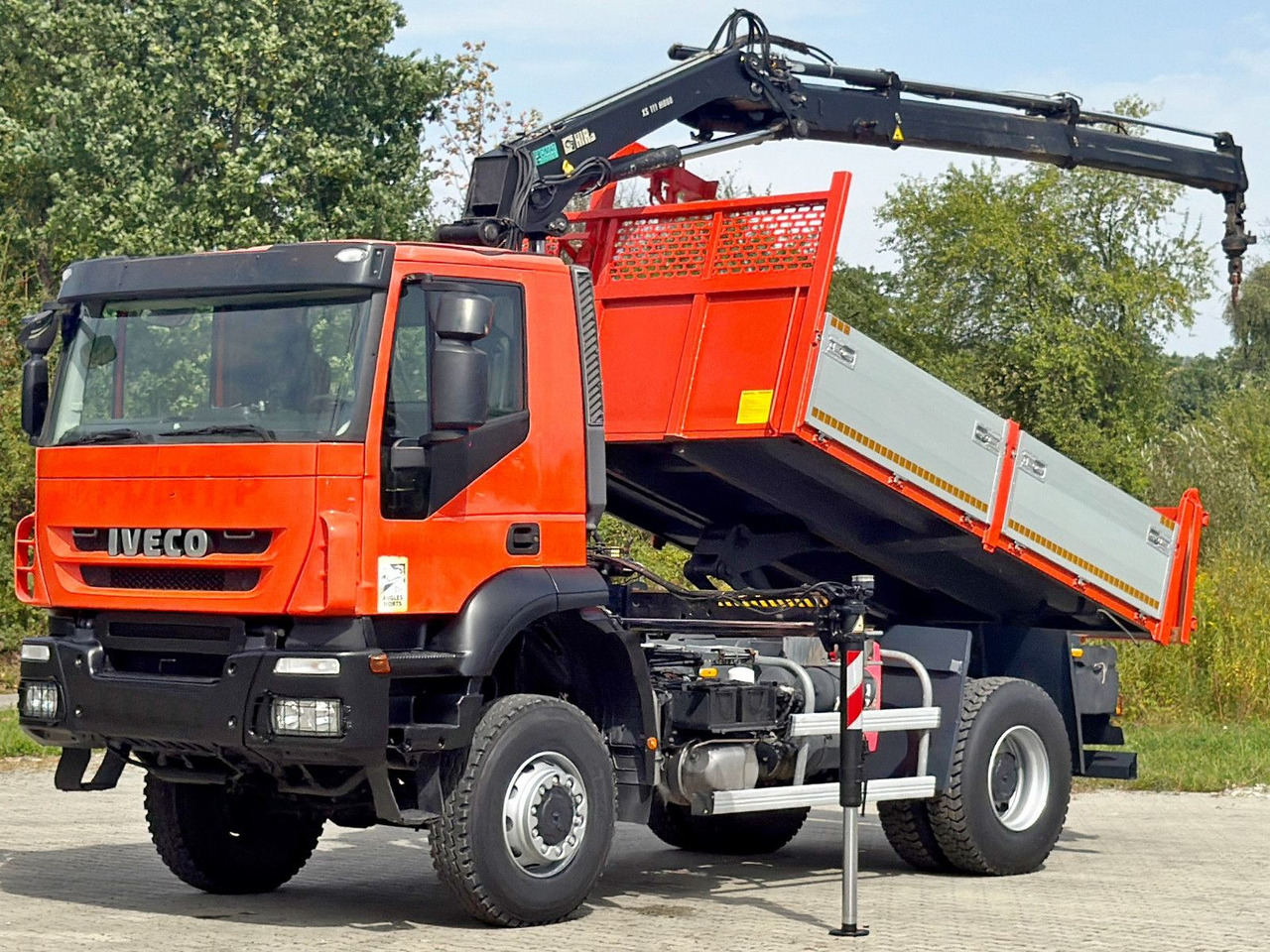 Iveco TRAKKER 190T36 * HIAB 111 ES-2 HIDUO * 4x4 * TOP - Kravas auto ar manipulatoru: foto 2 Iveco TRAKKER 190T36 * HIAB 111 ES-2 HIDUO * 4x4 * TOP - Kravas auto ar manipulatoru: foto 2